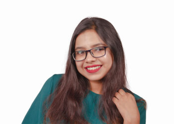 Makeup with glasses. Here are 4 things to keep in mind to get the perfect look